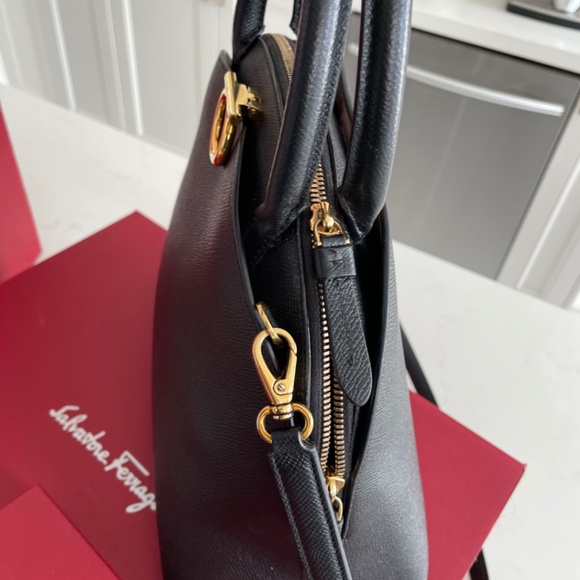 Salvatore Ferragamo bag - Picture 2 of 11